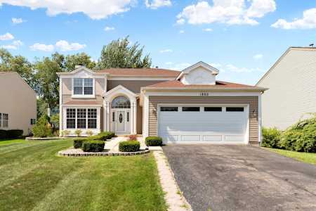 1860 Gleneagle Circle Elgin, IL 60123