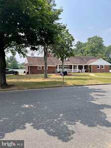 22 Beechwood Ave Burlington, NJ 08016
