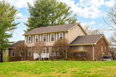 127 Meadowlake Dr Hendersonville, TN 37075