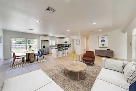1031 N Northlake Dr Hollywood, FL 33019
