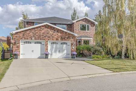 8 Christie Briar Heath SW Calgary, AB T3H 2G5