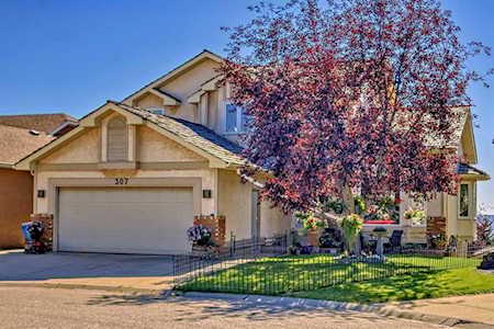 307 Hawkdale Bay NW Calgary, AB T3G 3M8