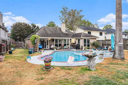 6331 Pleasant Stream Dr Katy, TX 77449