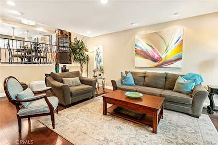 22255 1/4 Erwin Woodland Hills, CA 91367