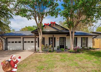 7002 Whispering Oaks DR Austin, TX 78745