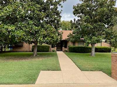 2205 Pembrooke Place Denton, TX 76205