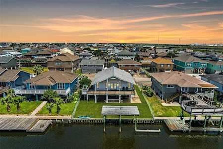1073 Redfish St Hitchcock, TX 77563