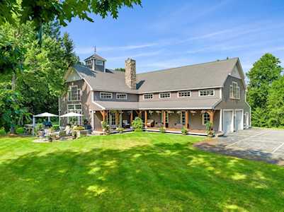 42 Moose Point Dr Dunbarton, NH 03046