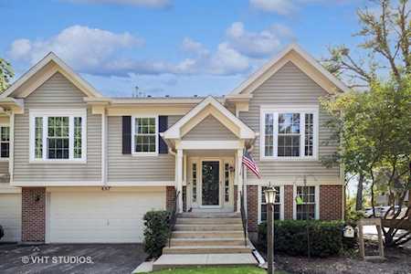 897 N Shady Oaks Dr Elgin, IL 60120