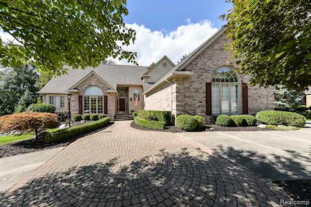 21455 Chase Dr Novi, MI 48375