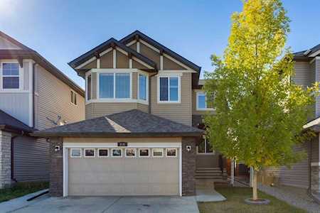 135 Everbrook Dr SW Calgary, AB T2Y 0L6