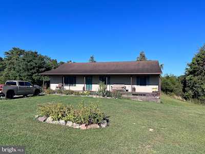 377 Robs Ln Berkeley Springs, WV 25411