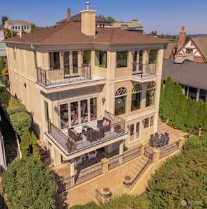 2429 Montavista Place W Seattle, WA 98199