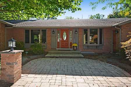 21356 Lujon Dr Northville, MI 48167