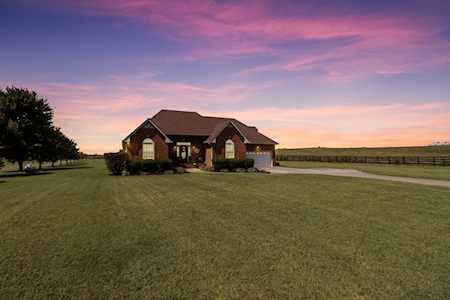 4722 Matthews Rd Cedar Hill, TN 37032