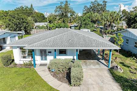2207 21st St W Bradenton, FL 34205