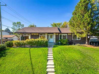 288 Lake Rosen Crescent SE Calgary, AB T2J 3M1