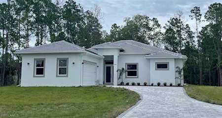 614 SE 14th St Naples, FL 34117