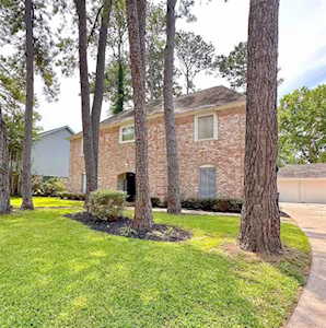 10611 Idlebrook Dr Houston, TX 77070