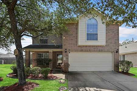 9842 Lynette Falls Dr Houston, TX 77095