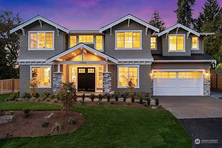 10906 NE 17th St Bellevue, WA 98004