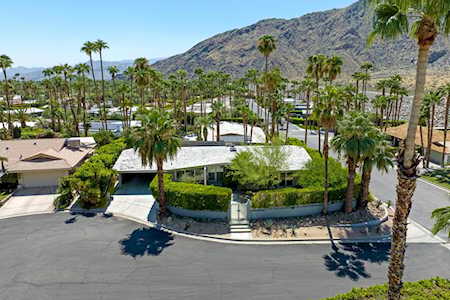 1033 W Friar Ct Palm Springs, CA 92262