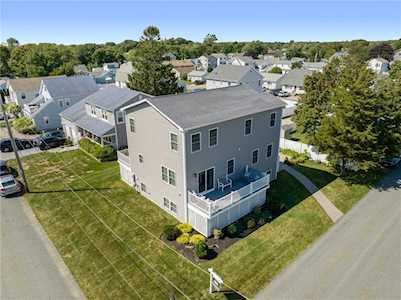 34 Elizabeth Rd Narragansett, RI 02882