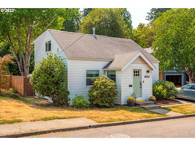 3634 SW Logan ST Portland, OR 97219