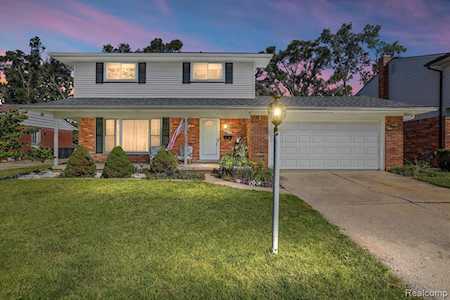 28556 Sunnydale St Livonia, MI 48154
