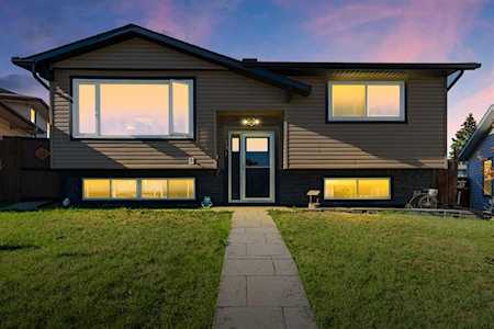 131 Bedwood Bay NE Calgary, AB T3K 1M1