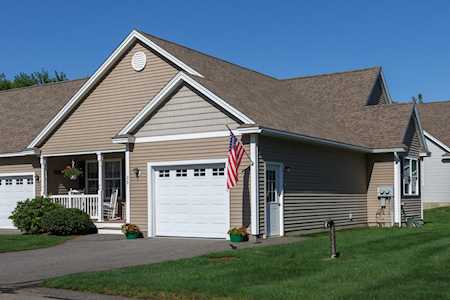 25 Jamesway Dr Litchfield, NH 03052