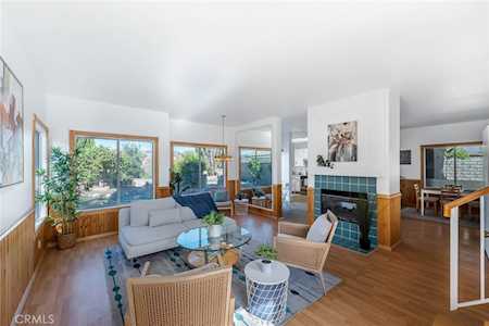 29345 Begonias Ln Canyon Country, CA 91387