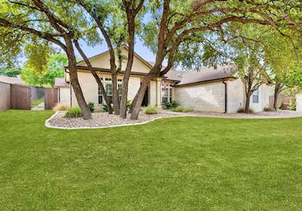 551 Peterson Lakeway, TX 78734
