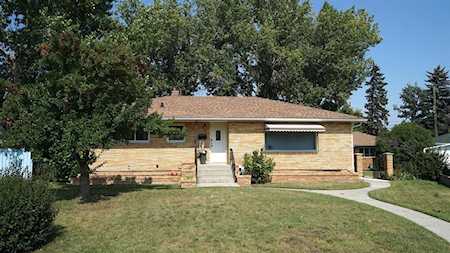 16 Marlowe Place NE Calgary, AB T2E 5P8