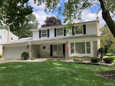 17360 Loveland St Livonia, MI 48152