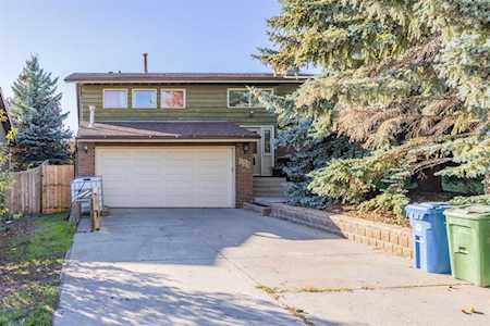 131 Ranch Estates Dr NW Calgary, AB T3G 1K5