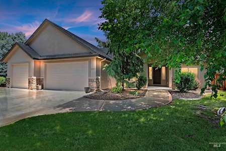 4880 N Saguaro Hills Ave Meridian, ID 83646