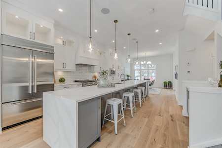 4616 19 Ave NW Calgary, AB T3B 0S4