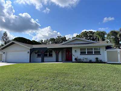 2316 Overbrook Ave N Belleair Bluffs, FL 33770