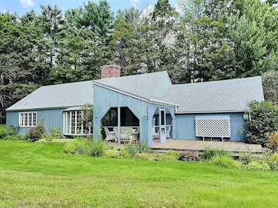 252 South Pleasant St New London, NH 03257