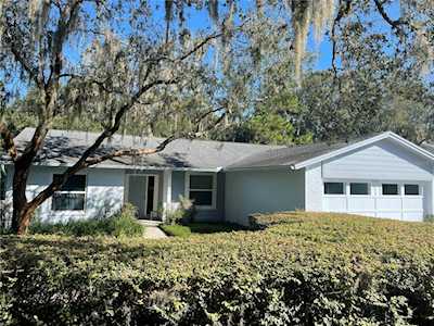 9510 Woodland Ridge Dr Temple Terrace, FL 33637