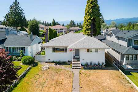 8249 17th Avenue Burnaby, BC V3N 1M9