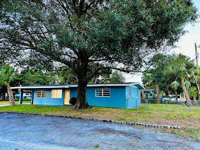 2712 S 15th Street Fort Pierce, FL 34982