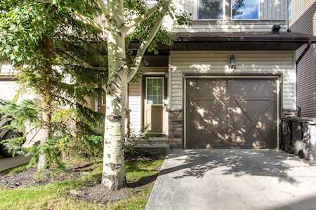 28 Heritage Dr #106 Cochrane, AB T4C0J9