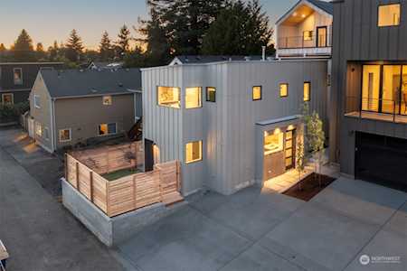 719 N 80th St Seattle, WA 98103