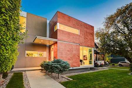 227 2 Ave NE Calgary, AB T3E 0E3