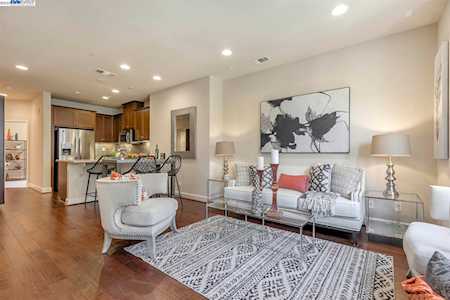 6661 Tralee Village Dr Dublin, CA 94568