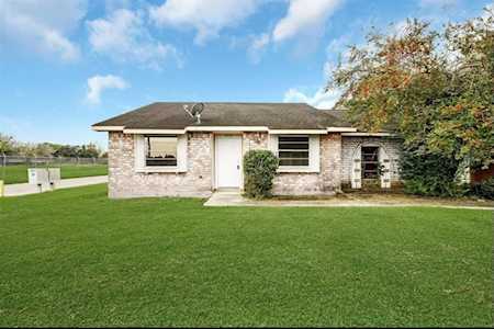 6839 Chasewood Dr Missouri City, TX 77489