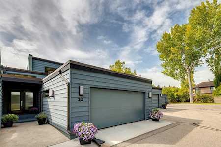 2200 Varsity Estates Dr NW #10 Calgary, AB T3B 4Z8