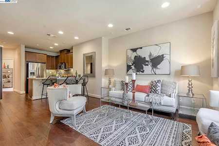 6661 Tralee Village Dr Dublin, CA 94568